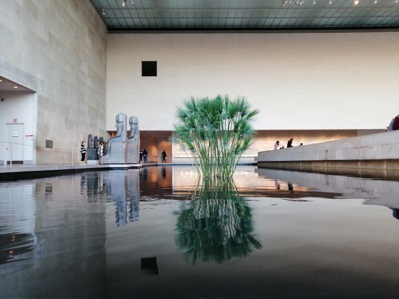 空间巧妙利用：室内游泳池与水疗区完美融合设计
